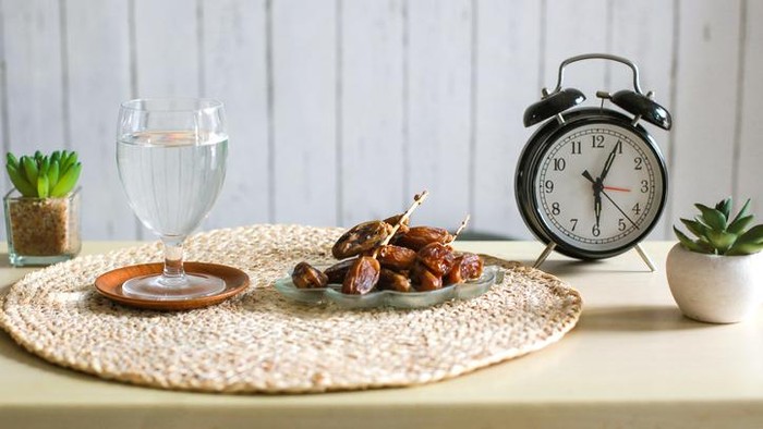 Hukum telat buka puasa