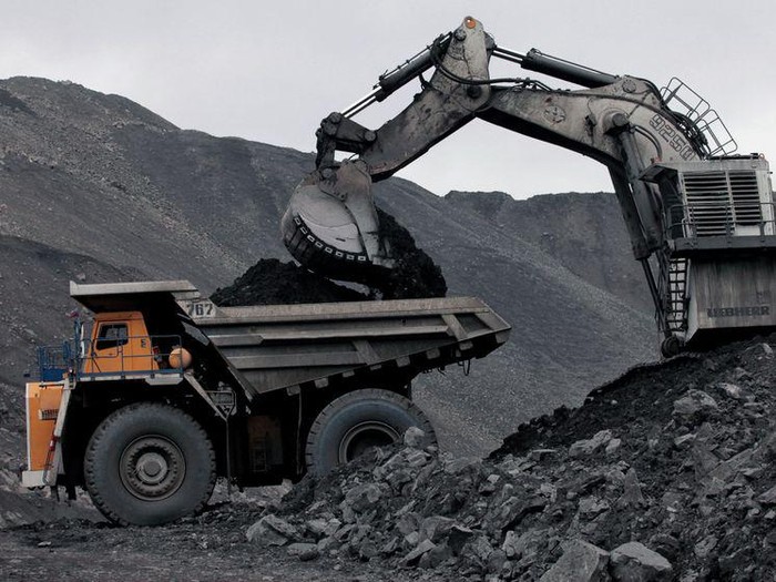 A machine loads a BelAZ dump-body truck with coal at the Chernigovsky opencast colliery, outside the town of Beryozovsky, Kemerovo region, Siberia, Russia, April 4, 2016. REUTERS/Ilya Naymushin/File Photo