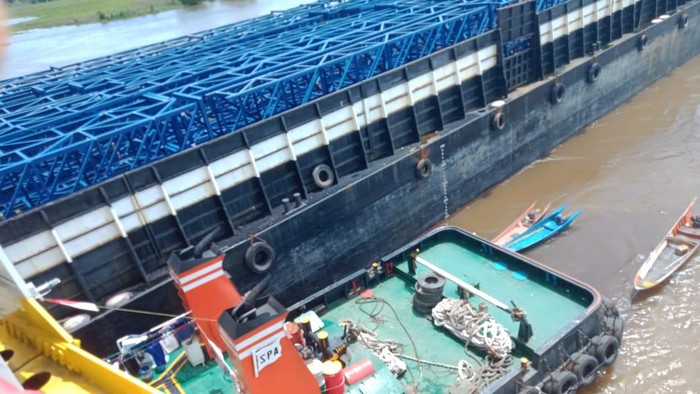 Kapal ponton bawa 1.600 ton konpeyor tabrak jembatan Martadipura, Kukar (Dok. Istimewa)