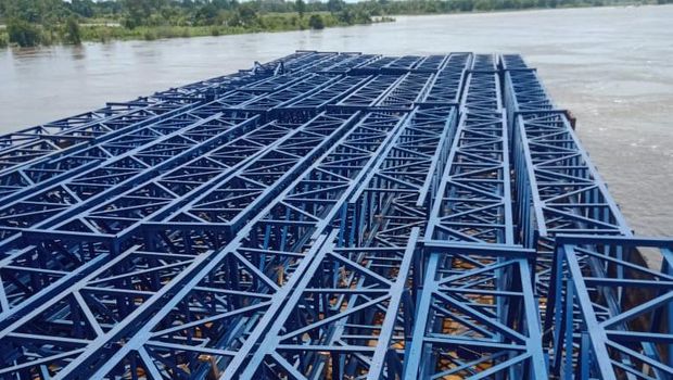 Kapal ponton bawa 1.600 ton konpeyor tabrak jembatan Martadipura, Kukar (Dok. Istimewa)