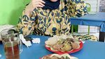 Keseruan Mama Rieta Saat Belajar Bikin Kue hingga Ngemil Durian