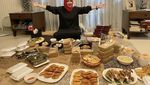 Keseruan Mama Rieta Saat Belajar Bikin Kue hingga Ngemil Durian