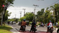 Saat ini kamera pengawas atau Closed Circuit Television (CCTV) akan memelototi pengendara yang melintas di Jalan Tjilik Riwut, Palangkaraya, Kalimantan Tengah.