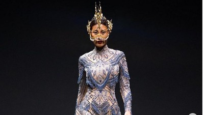 Foto: Koleksi Hian Tjen di Arab Fashion Week 2022, Paula Verhoeven Comeback