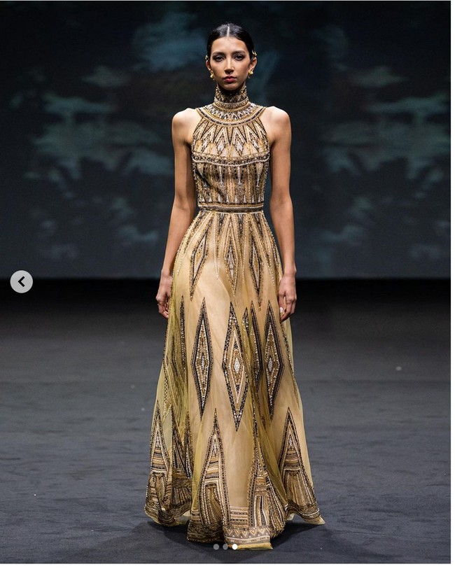 Fashion show Hian Tjen di Arab Fashion Week 2022 berlangsung di Dubai Design Distict, Uni Emirat Arab (UEA) pada Jumat 25/3/2022. Foto: Dok. Instagram @hiantjen.