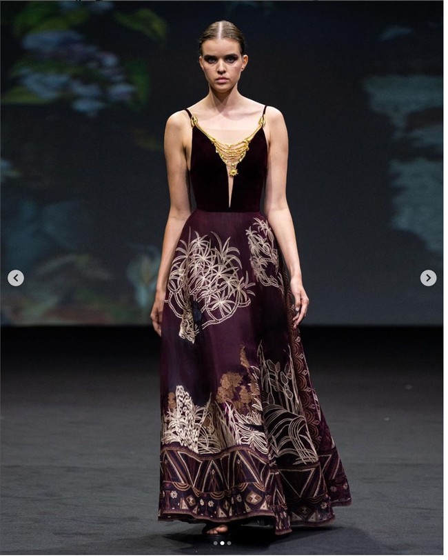 Fashion show Hian Tjen di Arab Fashion Week 2022 berlangsung di Dubai Design Distict, Uni Emirat Arab (UEA) pada Jumat 25/3/2022. Foto: Dok. Instagram @hiantjen.