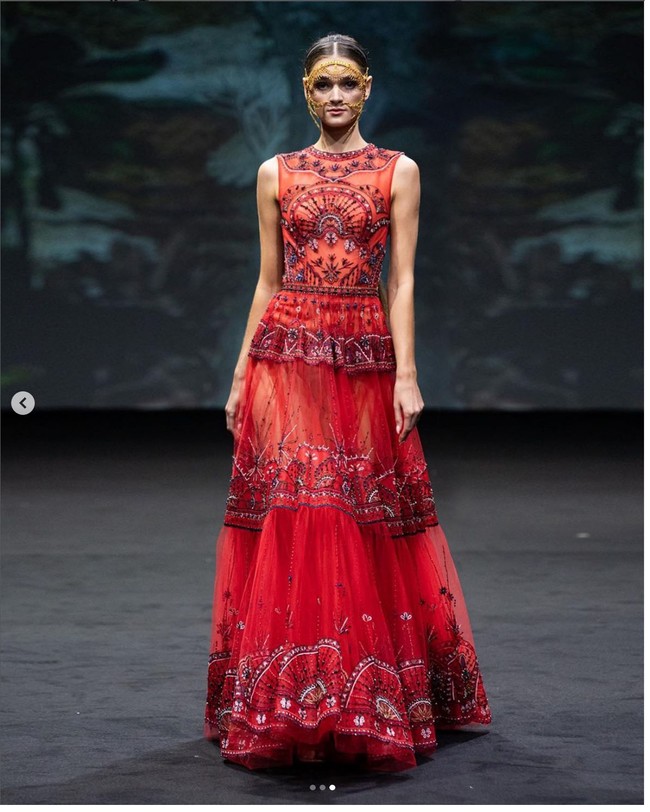 Fashion show Hian Tjen di Arab Fashion Week 2022 berlangsung di Dubai Design Distict, Uni Emirat Arab (UEA) pada Jumat 25/3/2022. Foto: Dok. Instagram @hiantjen.