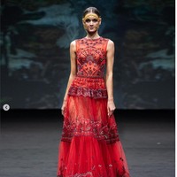 Fashion show Hian Tjen di Arab Fashion Week 2022 berlangsung di Dubai Design Distict, Uni Emirat Arab (UEA) pada Jumat 25/3/2022. Foto: Dok. Instagram @hiantjen.