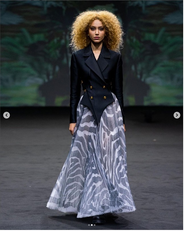 Fashion show Hian Tjen di Arab Fashion Week 2022 berlangsung di Dubai Design Distict, Uni Emirat Arab (UEA) pada Jumat 25/3/2022. Foto: Dok. Instagram @hiantjen.