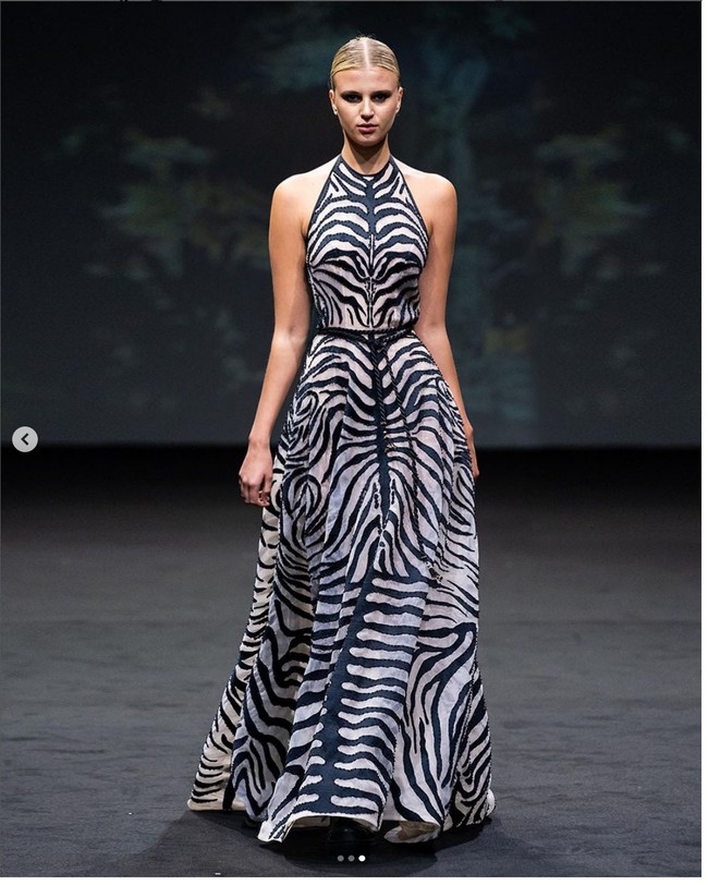 Fashion show Hian Tjen di Arab Fashion Week 2022 berlangsung di Dubai Design Distict, Uni Emirat Arab (UEA) pada Jumat 25/3/2022. Foto: Dok. Instagram @hiantjen.