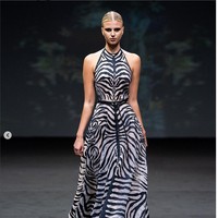 Fashion show Hian Tjen di Arab Fashion Week 2022 berlangsung di Dubai Design Distict, Uni Emirat Arab (UEA) pada Jumat 25/3/2022. Foto: Dok. Instagram @hiantjen.