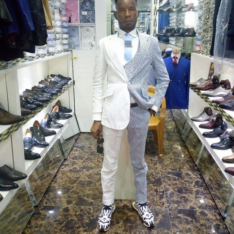 La Sape adalah komunitas pencinta fashion di Kongo. Mereka rela susah makan ketimbang melepas hobi mereka memakai pakaian desainer ternama Eropa.