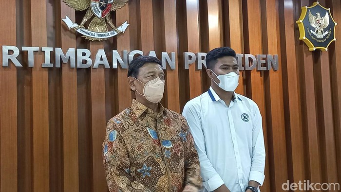 Koordinator BEM Nusantara, Ahmad Marzuki saat jumpa pers bersama Wiranto
