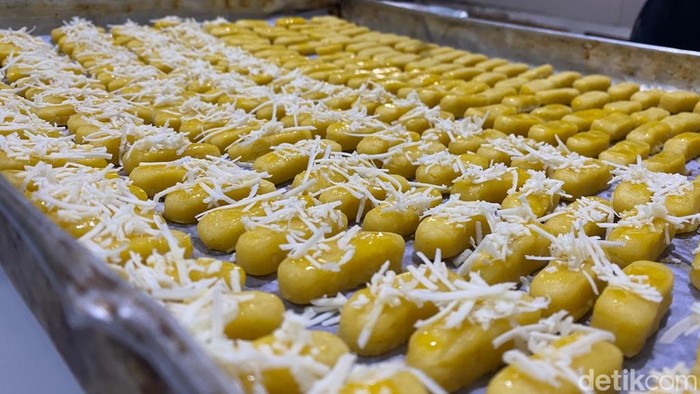 Kue kering.