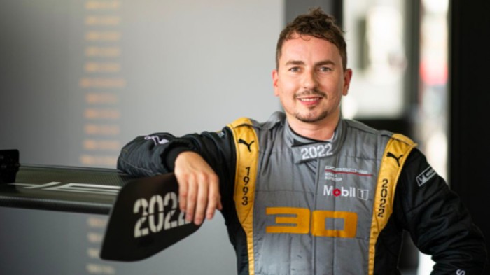 Lorenzo akan memulai debut balap dirinya pada ajang Porsche Mobil 1 Supercup ke-30.
