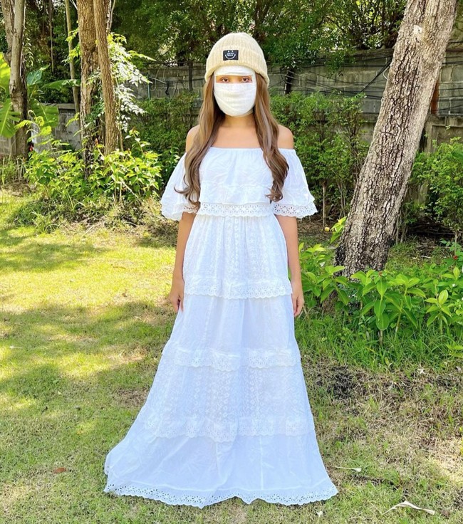 Kini Lucinta Luna kembali menghebohkan publik usai mengaku menjalani operasi ganti kepala. Setelah operasi, Lucinta Luna tampak menutup wajahnya dengan perban untuk waktu yang cukup lama sebelum akhirnya mengungkapkan wajah hasil operasinya ke publik. Foto: Instagram/@lucintaluna_manjalita