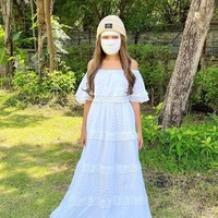 Kini Lucinta Luna kembali menghebohkan publik usai mengaku menjalani operasi ganti kepala. Setelah operasi, Lucinta Luna tampak menutup wajahnya dengan perban untuk waktu yang cukup lama sebelum akhirnya mengungkapkan wajah hasil operasinya ke publik. Foto: Instagram/@lucintaluna_manjalita