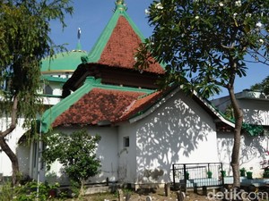 Melihat Masjid Tiban Peninggalan Syekh Maulana Ishaq Berusia Ratusan Tahun
