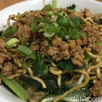 Mie Ayam Bangka Asan: Gurih Nikmat Mie Ayam Bangka Legendaris di Cipinang