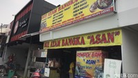 Di kawasan Cipinang, Jakarta Timur ada sebuah tempat makan mie ayam bangka yang legendaris. Lokasinya ada di Jalan Cipinang Jaya Raya No.51, Cipinang Besar, Jakarta Timur. Foto: detikcom/Diah Afrilian