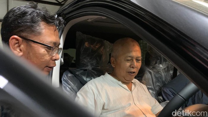 Mobil baru H Endang yang dibeli dengan uang koin.