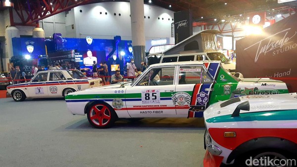 Potret Mobil Lawas yang Diajak Kebut-kebutan