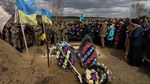 Momen Penuh Haru Pemakaman Prajurit Ukraina