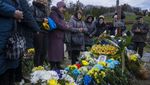Momen Penuh Haru Pemakaman Prajurit Ukraina