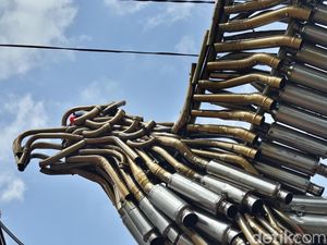 Unik! Monumen Garuda di Solo Baru Ini Dibuat dari Knalpot Brong Sitaan