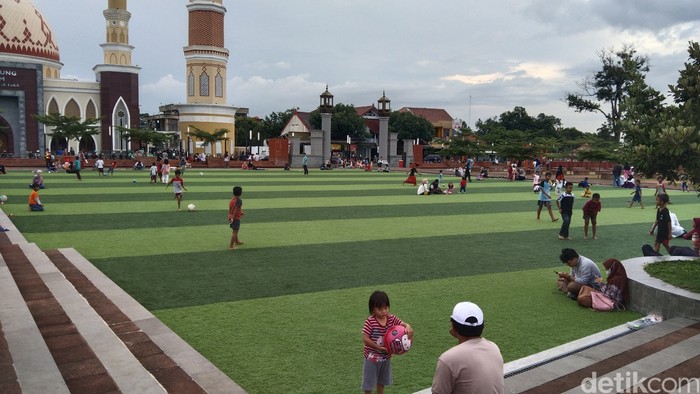 Ngabuburit di Alun-alun Majalengka