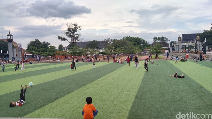 Ngabuburit di Alun-alun Majalengka