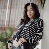 Lahirnya anak pertama Nikita Willy diumumkan oleh ibunya, Yora Febrina lewat Instagram Story. “Telah lahir cucu tercinta… Alhamdulillah, terima kasih doa dan perhatiannya semua,” tulis Yora Febrina menyambut kelahiran cucu laki-lakinya. Foto: dok. Instagram @nikitawillyofficial94