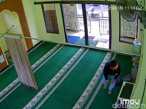 Viral Maling Kuras Kotak Amal Terekam CCTV di Malang