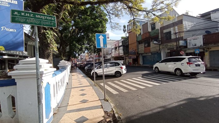 Penataan jalan di Kota Tasikmalaya.