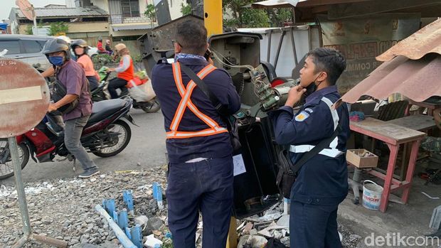 perlintasan kereta api ngagel