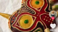 Kali ini giliran sosok burung hantu yang menjadi inspirasi dari bentuk pie yang dibuat. Lengkap dengan warna-warni yang kontras, pie berbentuk unik ini sayang untuk dimakan. Foto: TikTok/veganpastrychef
