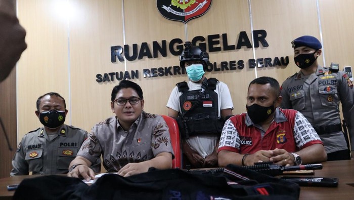Polisi gadungan di Berau, Kaltim ditangkap setelah terungkap mengaku sebagai anggota Brimob kepada kekasihnya.
