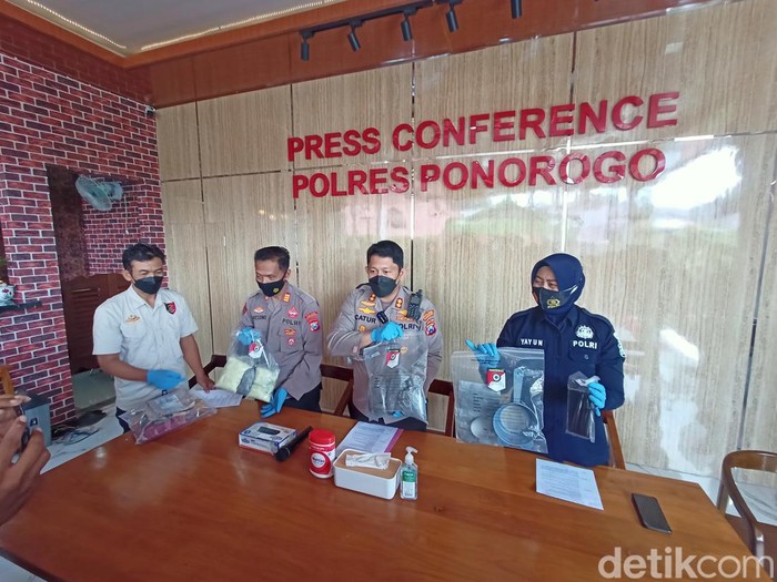 Polisi ringkus bocah yang menjual bahan peledak