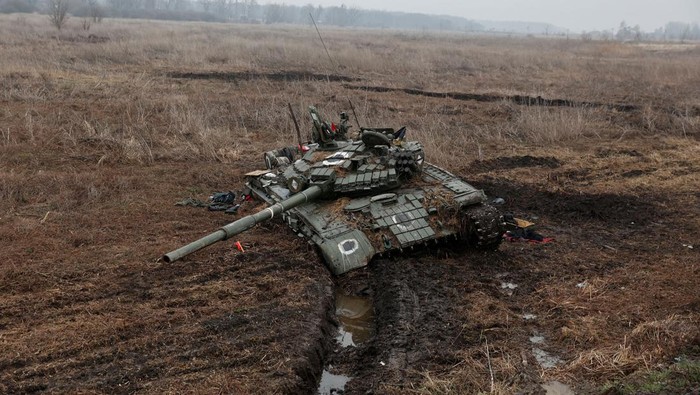 Rusak Berat-Hancur, Kendaraan Tempur Rusia Ditelantarkan di Ukraina Perang di Ukraina turut membawa kerugian bagi Rusia. Ratusan tank Rusia dilaporkan rusak dan ditinggalkan begitu saja di Ukraina. Ini penampakannya.