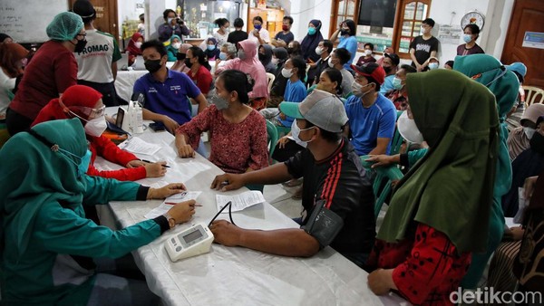 Siap Mudik Lebaran, Warga Jakarta Ramai-ramai Vaksin Booster