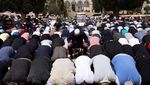 Suasana Salat Jumat Pertama di Kompleks Al Aqsa