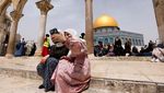 Suasana Salat Jumat Pertama di Kompleks Al Aqsa