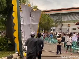 Tenda Safari Ramadan Pemkab Tuban Roboh Tersapu Angin Kencang