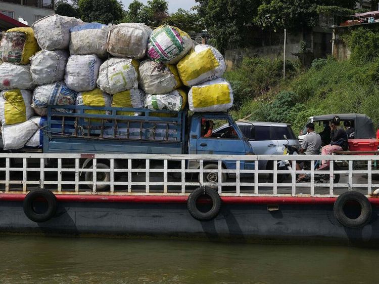 Tengok Aksi Truk Obesitas Wara-wiri di Negara Tetangga RI