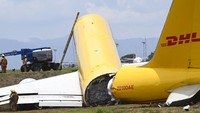 Seorang juru bicara maskapai kargo DHL mengatakan kedua pilot tidak mengalami luka tetapi satu orang sedang menjalani pemeriksaan medis sebagai tindakan pencegahan. Meski begitu, insiden ini membuat otoritas terpaksa harus menutup bandara.