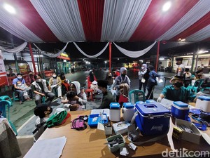 Menilik Antusiasme Warga Berburu Vaksinasi Malam