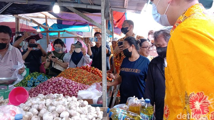 Wamendag Sidak Pasar Manado, Klaim Harga Minyak Goreng Terkendali-Stok Aman