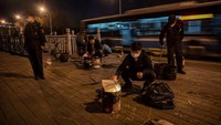 Meski tak terdengar familiar, tradisi membakar uang bukanlah hal yang janggal bagi masyarakat keturunan Tionghoa, baik di Indonesia maupun di negara-negara lainnya. Tradisi membakar uang sudah menjadi ritual yang dilakukan secara turun-temurun selama ribuan tahun.   