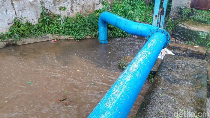 Warga Ciwalengke Majalaya Sulit Dapatkan Air Bersih Sebagian warga yang tinggal di rumah petak atau kontrakan di Kampung Ciwalengke, Desa Sukamaju, Kecamatan Majalaya, Kabupaten Bandung hingga saat ini kesulitan mendapatkan air bersih. Bahkan sebagian warga tersebut harus rela menggunakan air dari sungai Ciwalengke untuk keperluan sehari-harinya.