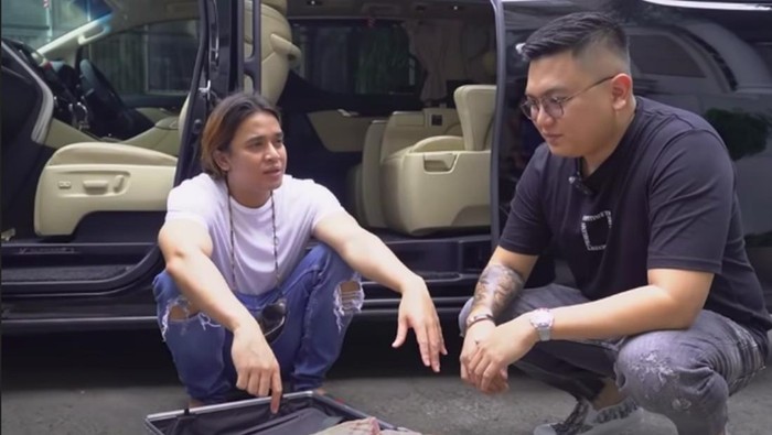 Billy Syahputra menerima Rp 1 miliar dari hasi jual mobil ke co-founder DNA Pro Akademi, Stefanus Richard atau Steven Richard.